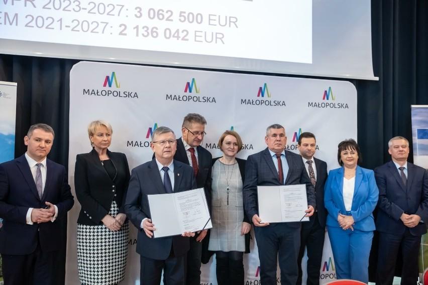 Podpisanie umowy o warunkach i sposobie realizacji nowej LSR dla LGD "Dolina Raby"