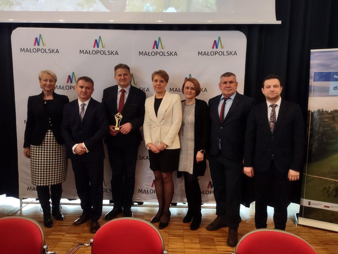 Podpisanie umowy przez Prezesa i Marszałka